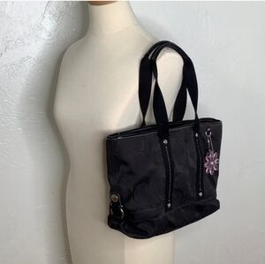 Coach Daisy Signature Jacquard leather trim crossbody/ shoulder purse bag. 